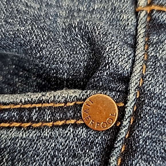 Nwot Liverpool Los Angeles Midrise The Crop Flare Dark wash Raw hem Jeans - Picture 15 of 17